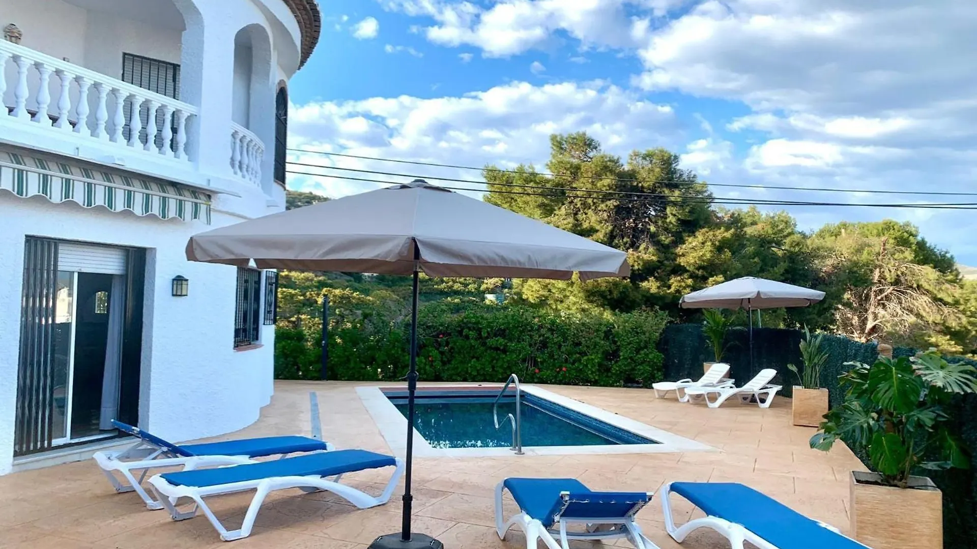 別荘 Villa Nena サロブレーニャ スペイン